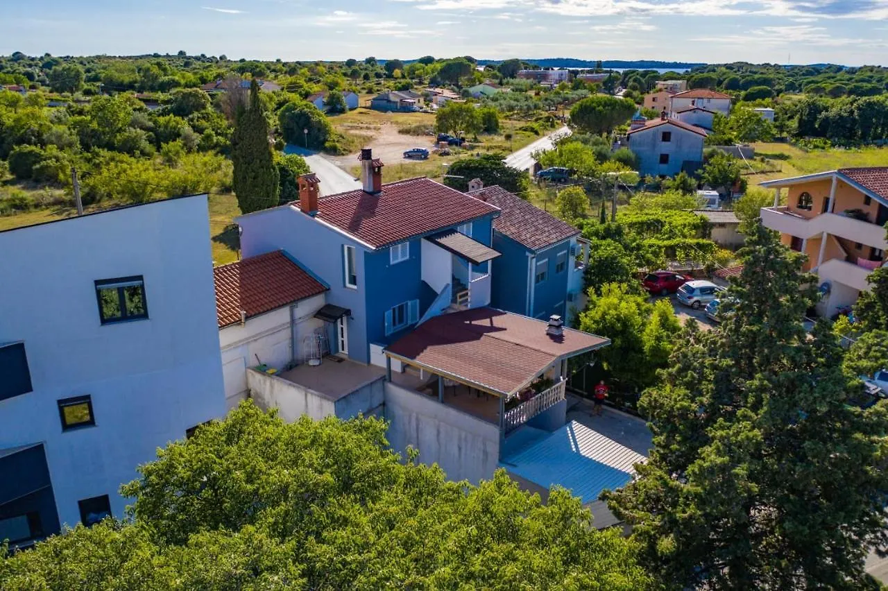 Apartment Apartman Ana Stinjan