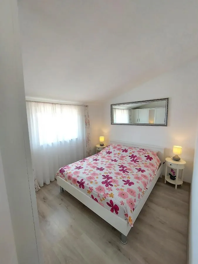 Apartment Apartman Ana Stinjan